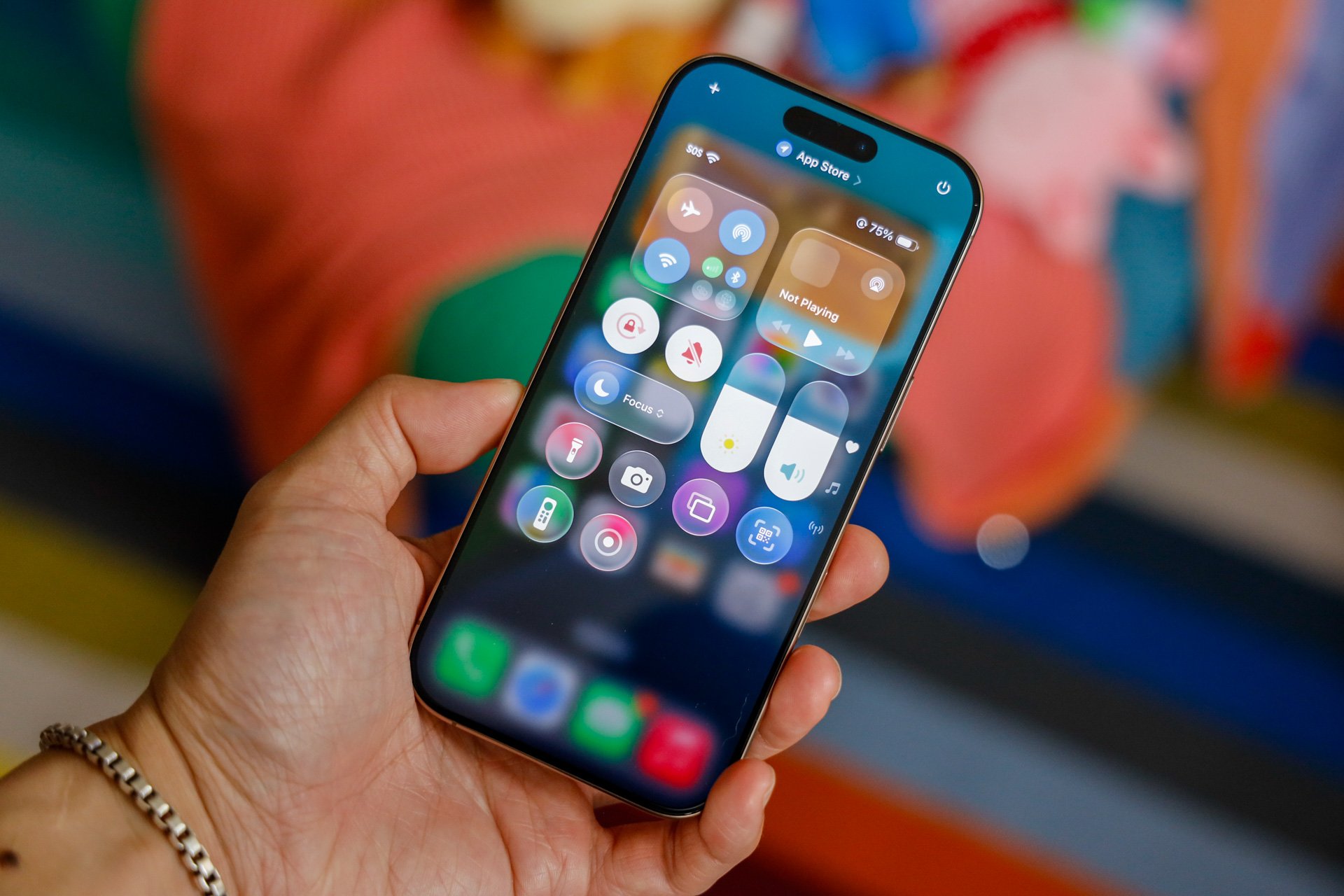 iOS 26 منشر شد؛ بررسی ویژگی‌های جدید